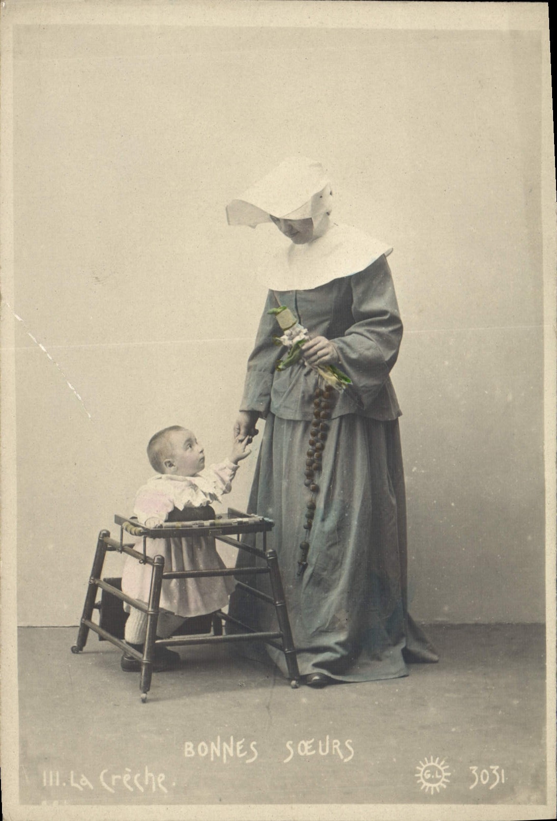 CPA Bonne soeurs Folklore Femme 