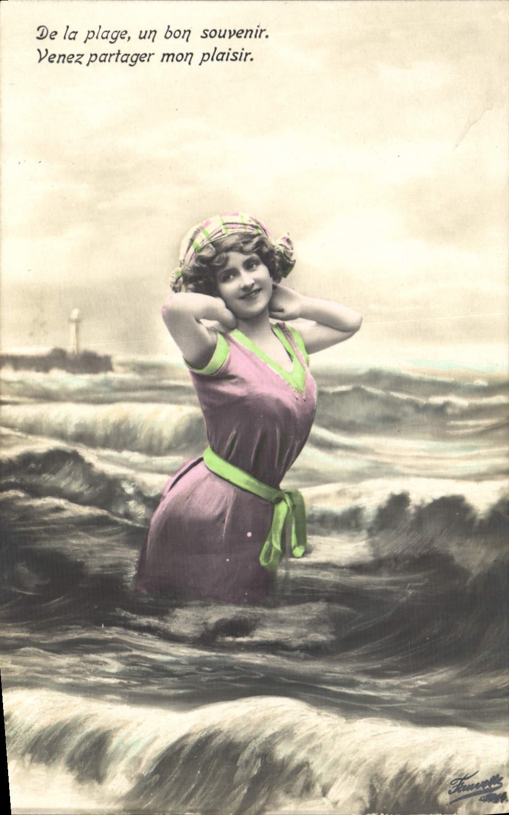 CPA Maillot de Bain Folklore Femme 
