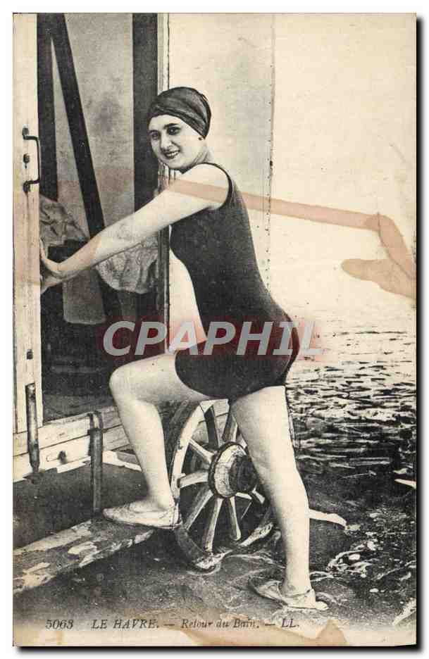 CPA Maillot de Bain Folklore Femme Le Havre Retour du bain 