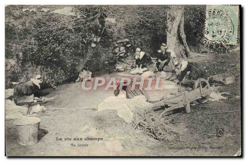 CPA Folklore La vie aux champs Le lavoir