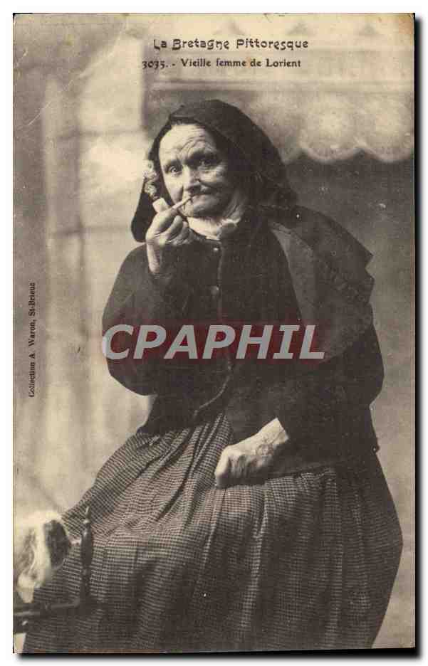 CPA Folklore Tabac Bretagne Vieille femme de Lorient