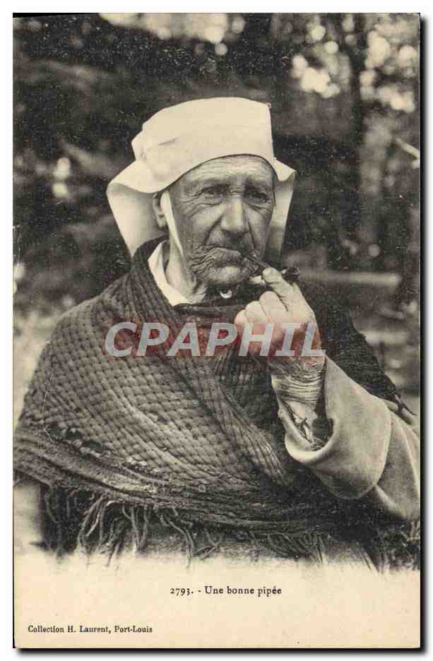 CPA Folklore Tabac Une bonne pipee