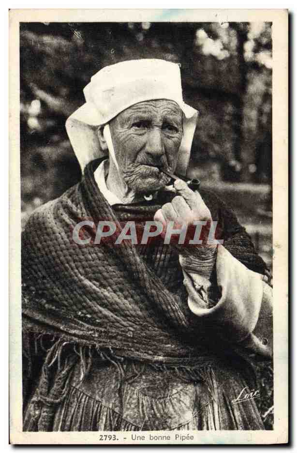 CPA Folklore Tabac Une bonne pipee