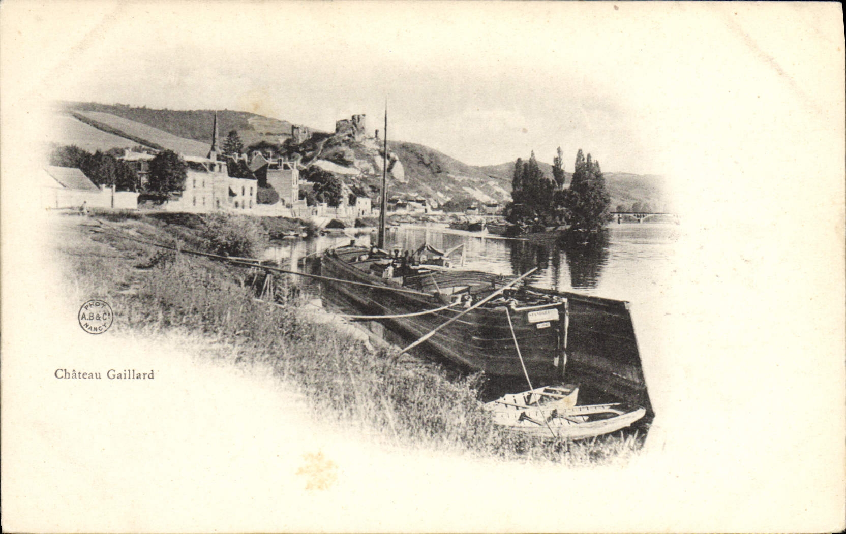 Castillo de Gaillard — vista del castillo y del río — A.B.&C. FRANCE