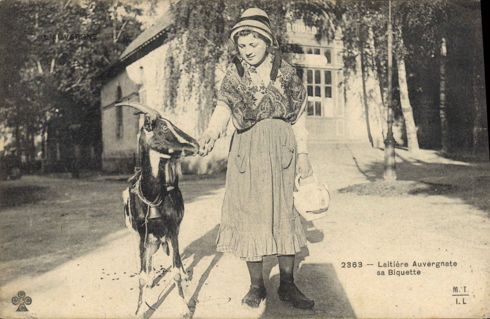 Laitière Auvergnate — sa Biquette — M.T. I.L. n°2363