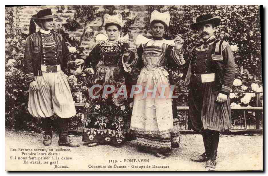CPA Folklore Pont Aven Concours de danses Groupe de danseurs