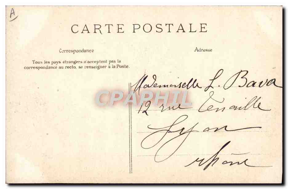 CPA Folklore Femme des environs de Lorient en capot noir  — Verso