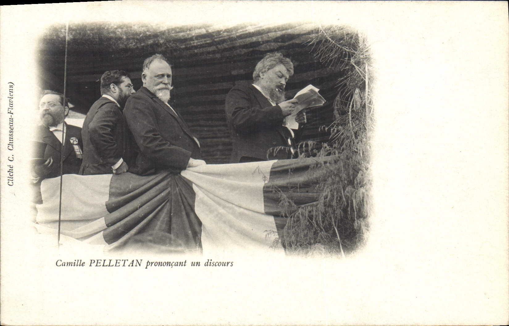 Camille Pelletan prononçant un discours — cliché C. Chasséau-Flaviens