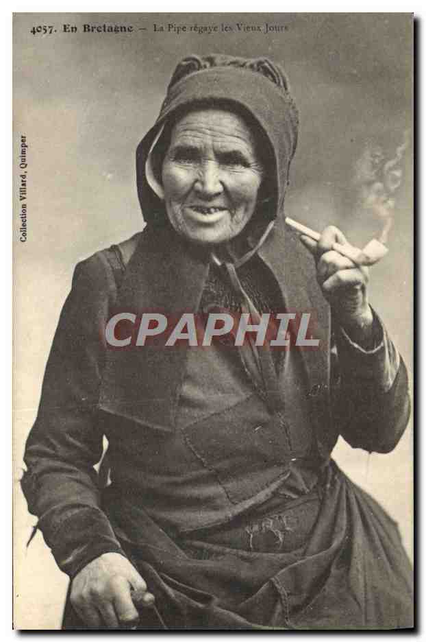CPA Folklore Tabac Bretagne La pipe egaye les vieux jours