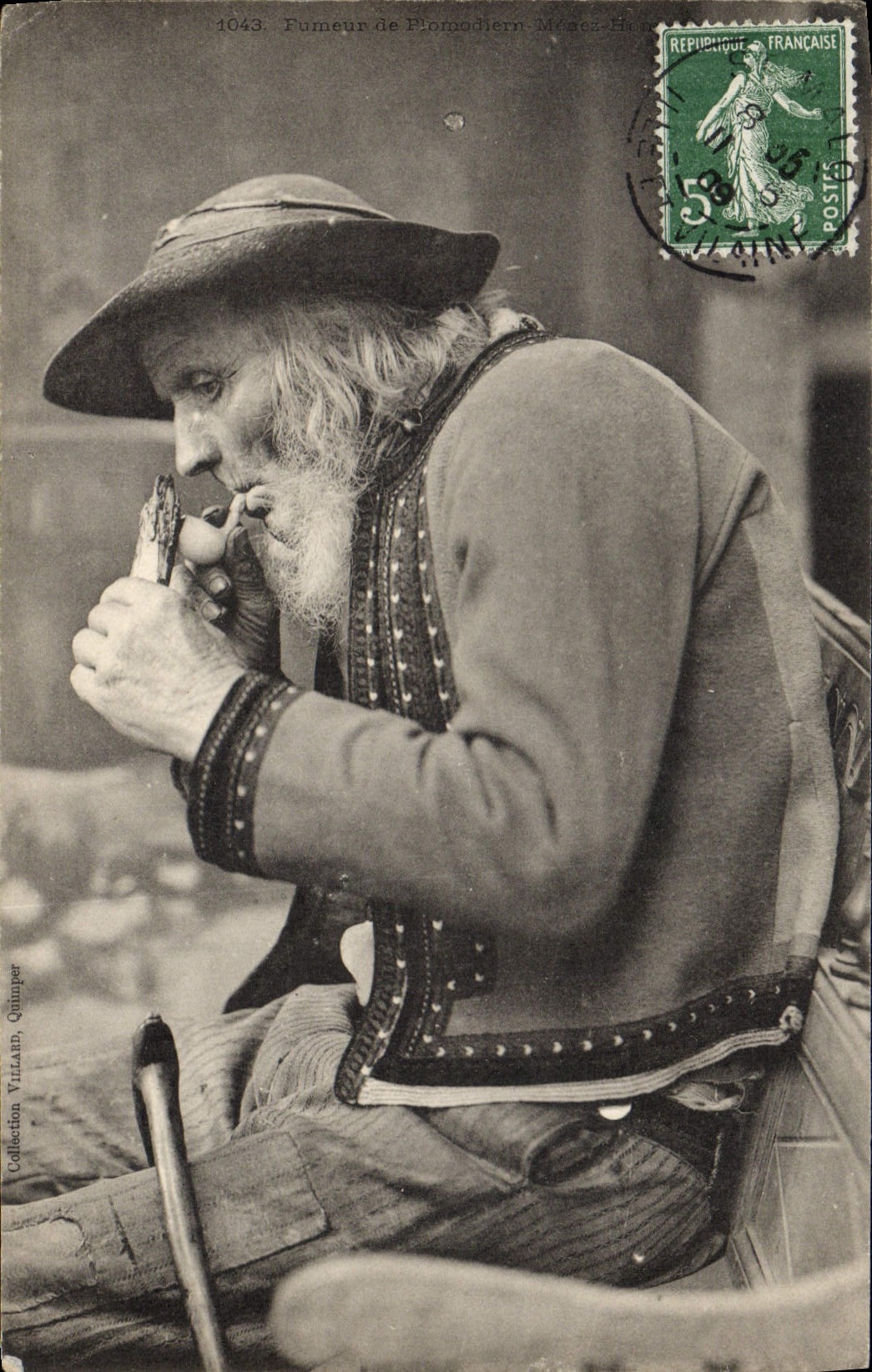 CPA Folklore Tabac Fumeur de Plomodiern