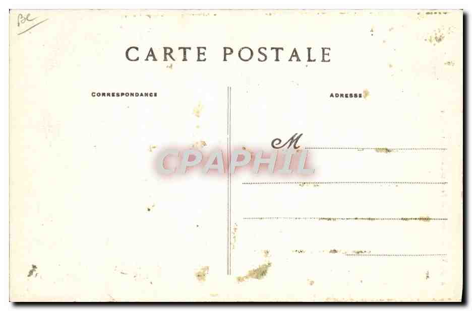 CPA Folklore Tabac Vieille fumeuse de Bretagne allumant sa pipe — Verso