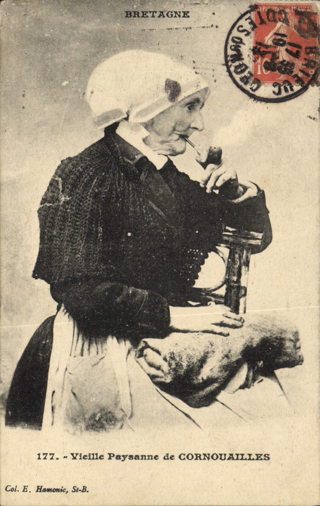 Vieille Paysanne de Cornouailles — Bretagne — Col. E. Hamonic, St-B.