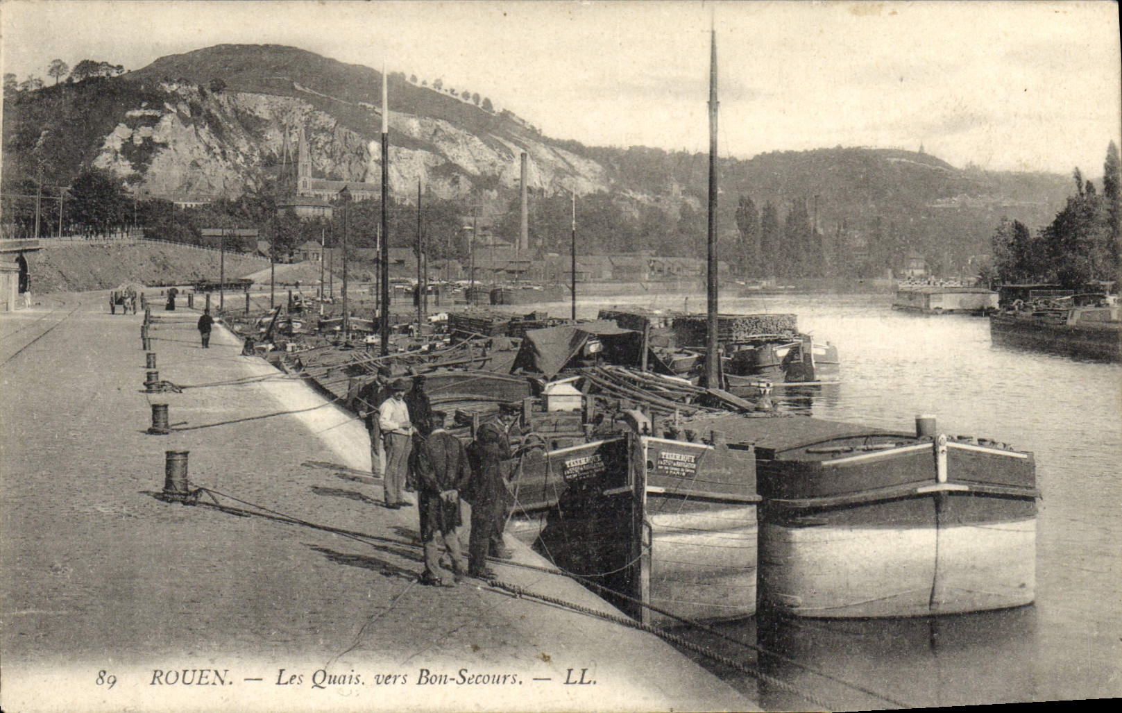 CPA Bateau Peniche Rouen Les quais vers Bon Secours