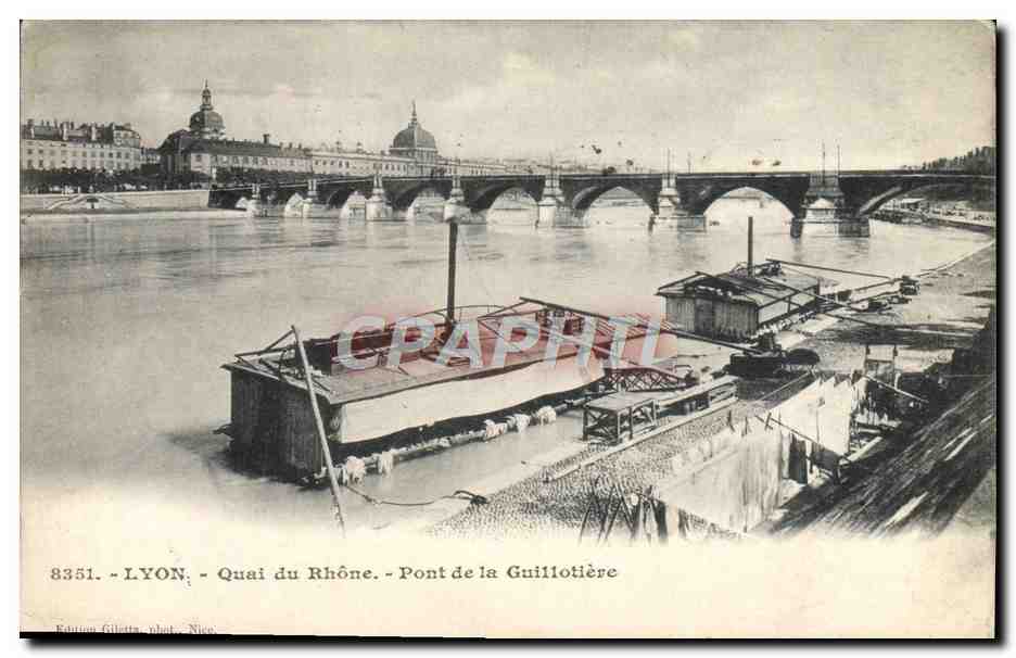 CPA Bateau Peniche Lyon Quai du Rhone Pont de la Guillotiere