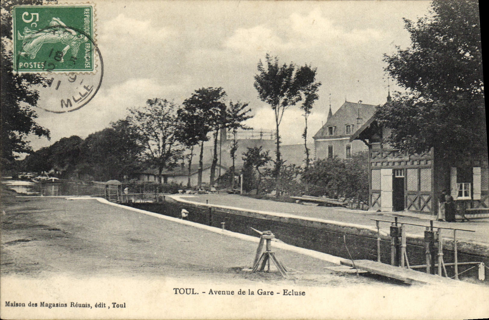 CPA Bateau Peniche Toul Avenue de la gare Ecluse