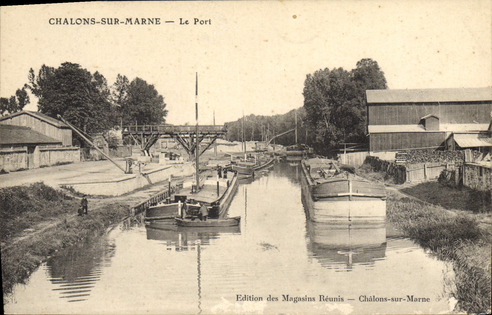CPA Bateau Peniche Chalons sur Marne Le port 
