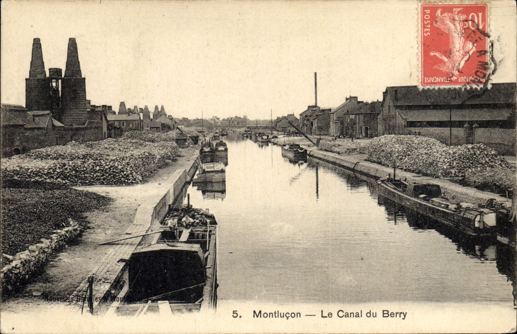 CPA Bateau Peniche Montlucon Le canal du Berry