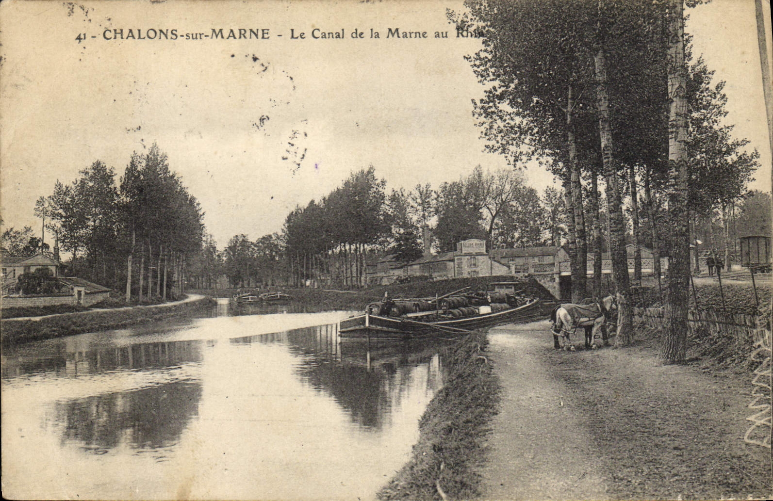 CPA Bateau Peniche Chalons sur Marne Le canal de la Marne 