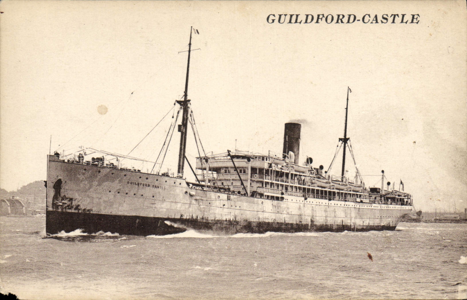 Le paquebot Guildford-Castle — vue en mer — éditeur CPAPHIL, n° A,
