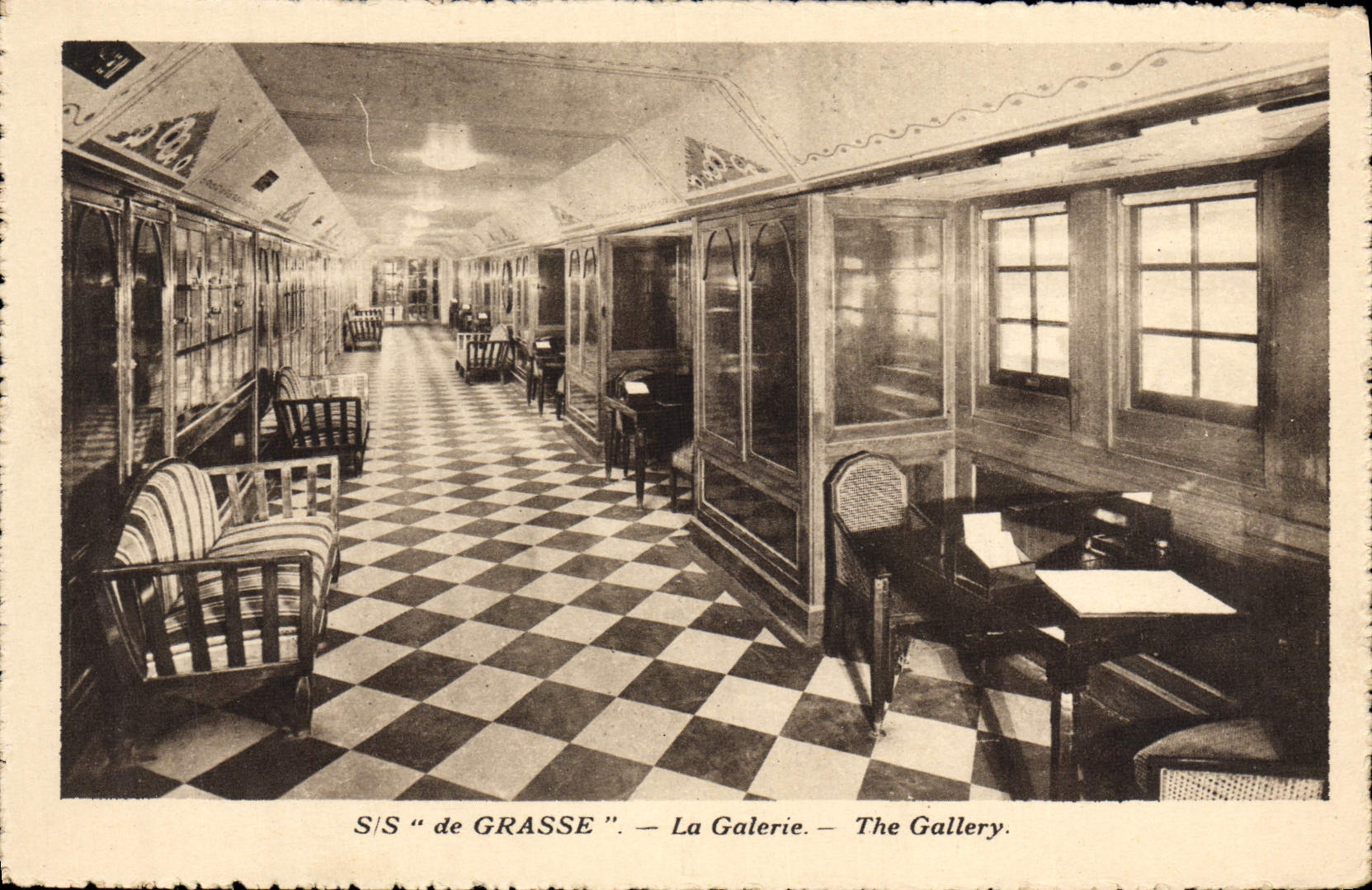 CPA Bateau Paquebot SS de Grasse La galerie