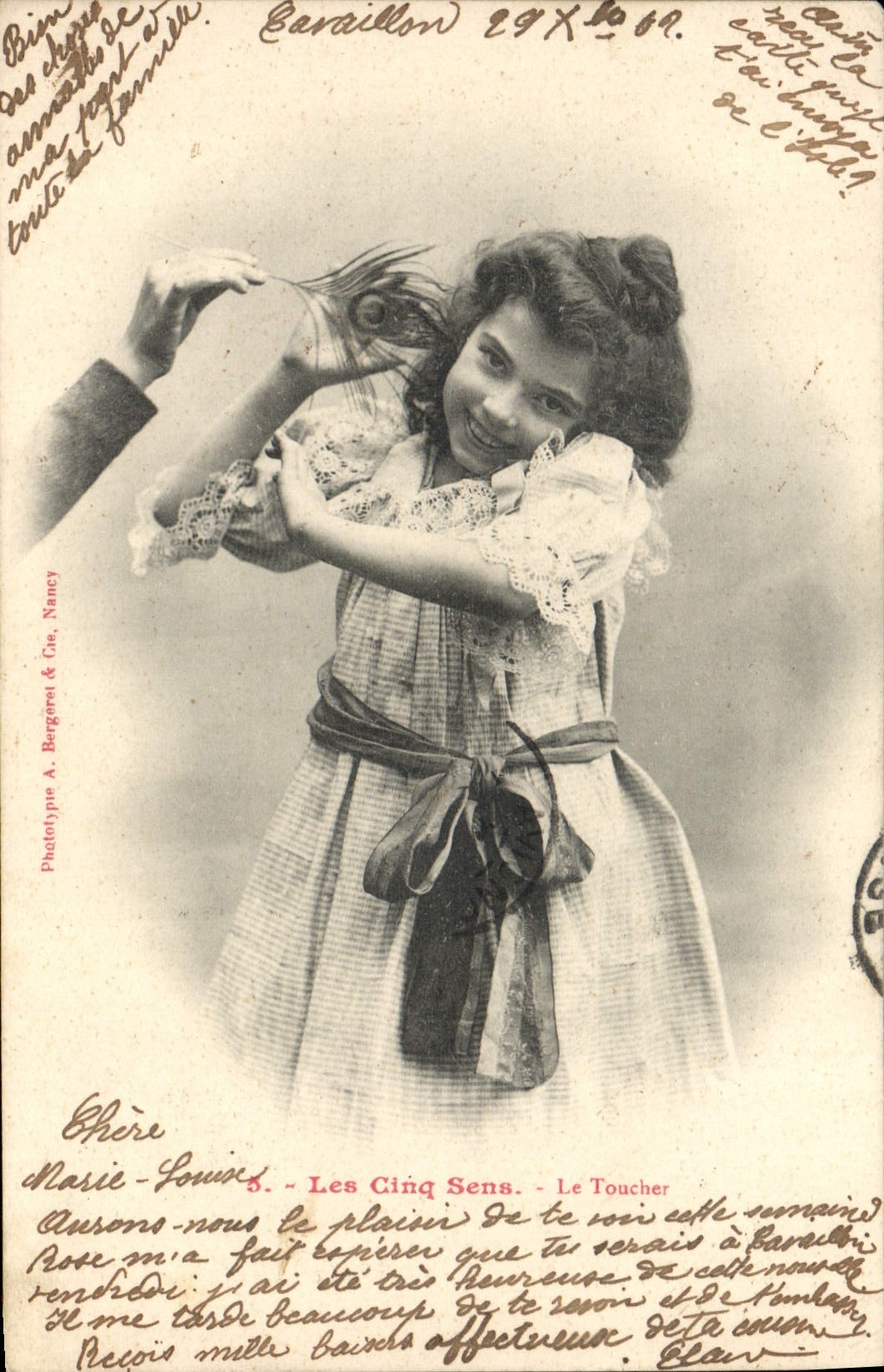 CPA Fantaisie Enfants Les cinq sens Le toucher 