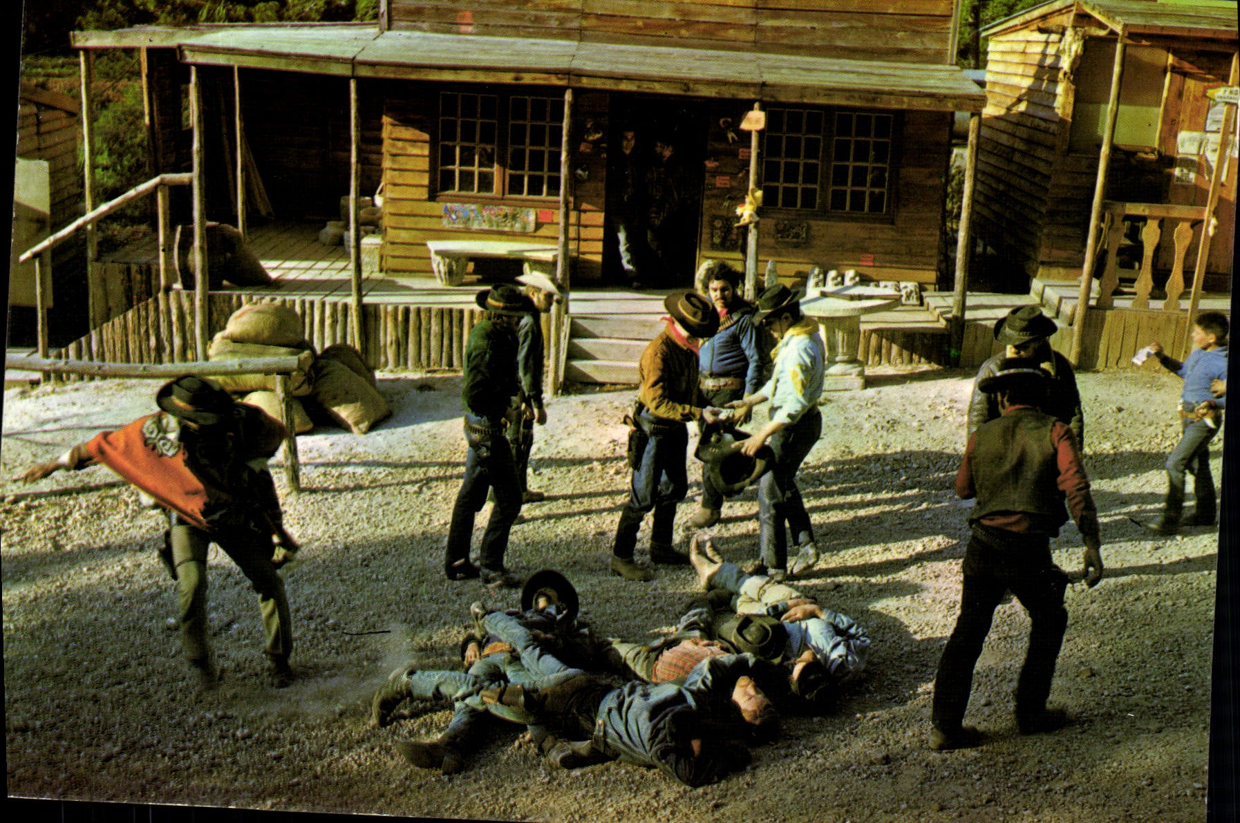 CPM Far West Cow Boy Western village Ok Corral Cuges les pins La vengeance des Daltons