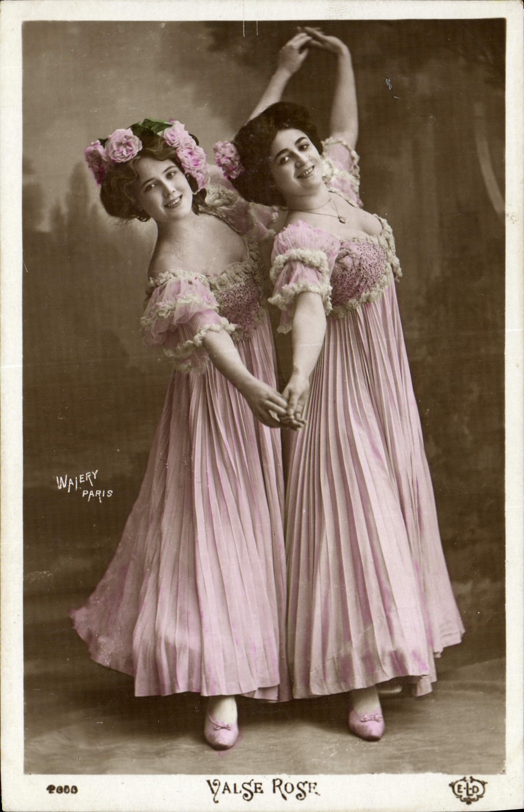 Deux danseuses en robe rose — Valse Rose — Watery Paris