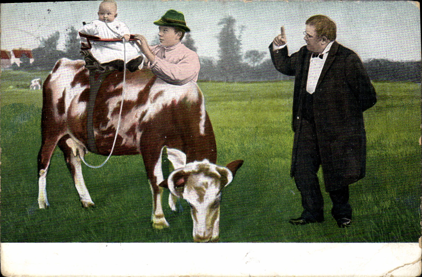 CPA Fantaisie Enfant Bebe Lait Vache 
