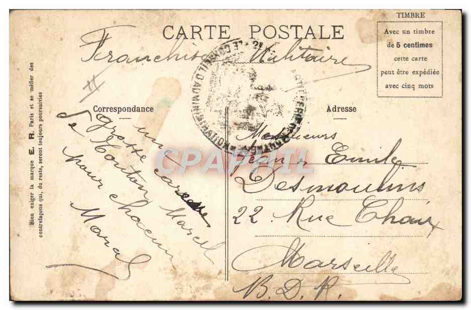 Soldats en train de jeter des pommes de terre — Aux Patates ! — E. R., Paris (Modèle déposé n° 14877) — Reverso