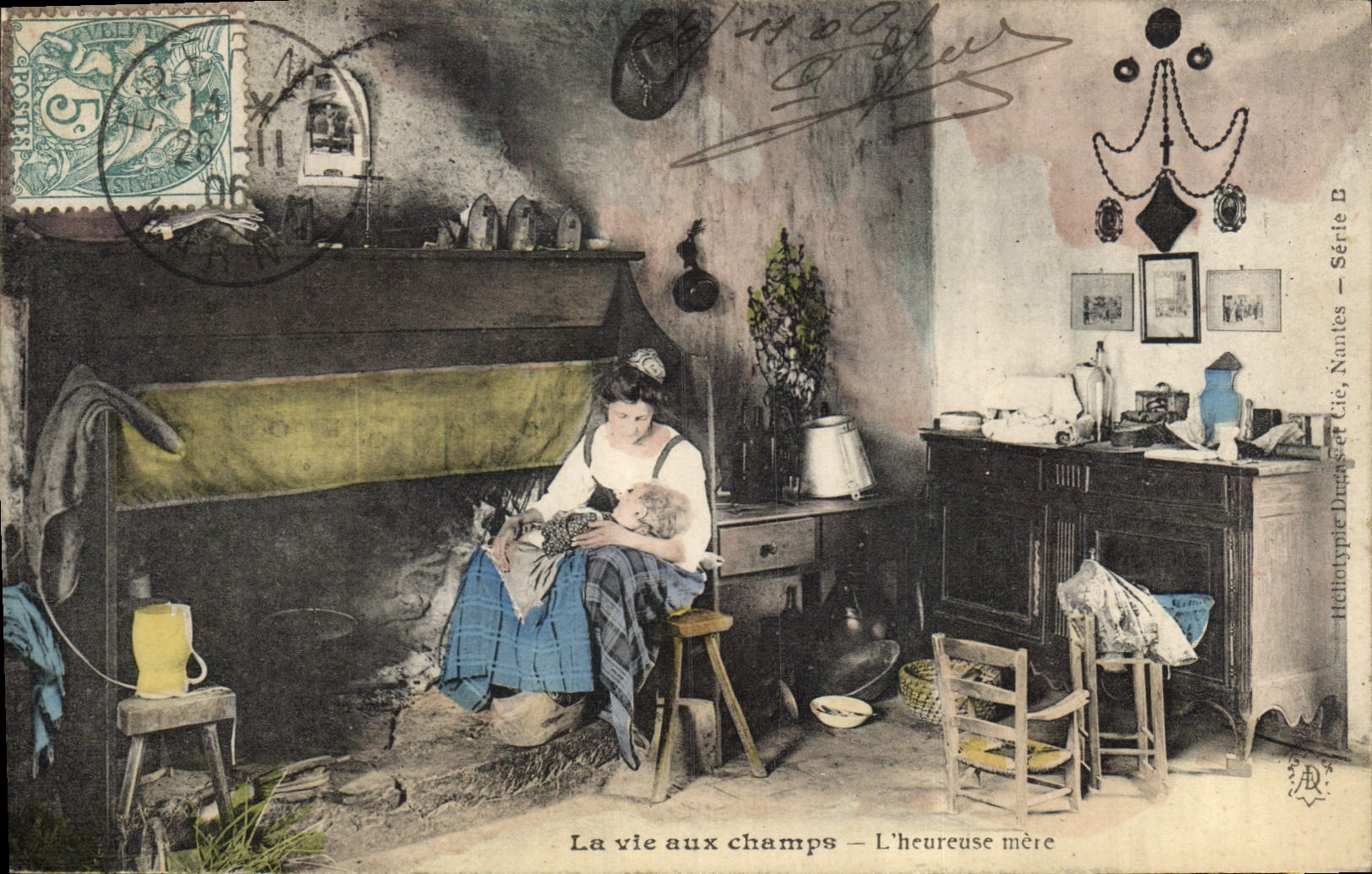 CPA Foklore La vie aux champs L'heureuse mere 