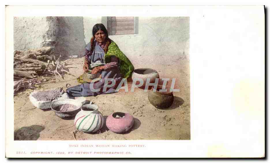 CPA Far West Cow Boy Indiens Moki indian woman making pottery 
