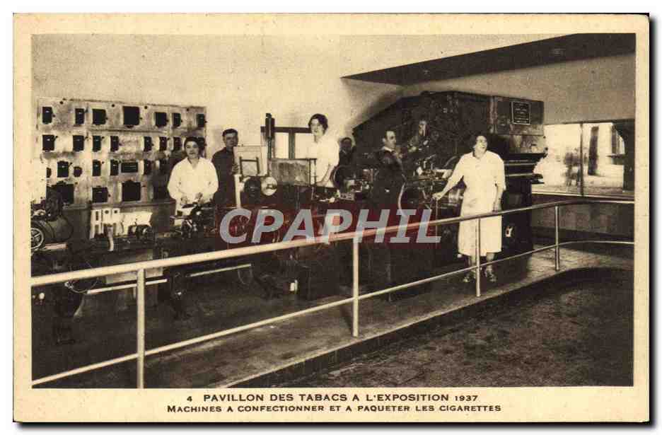 CPA Tabac Pavillon des tabacs a l'exposition 1937 Machines a confectionner et a paqueter des cigarettes