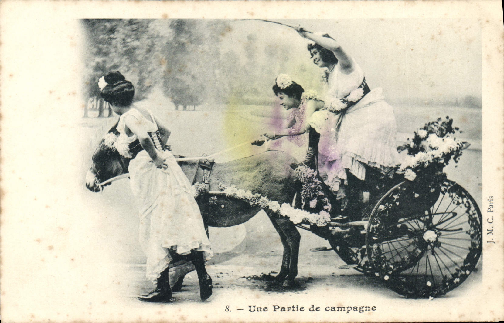 CPA Fantaisie Femmes Ane Mule