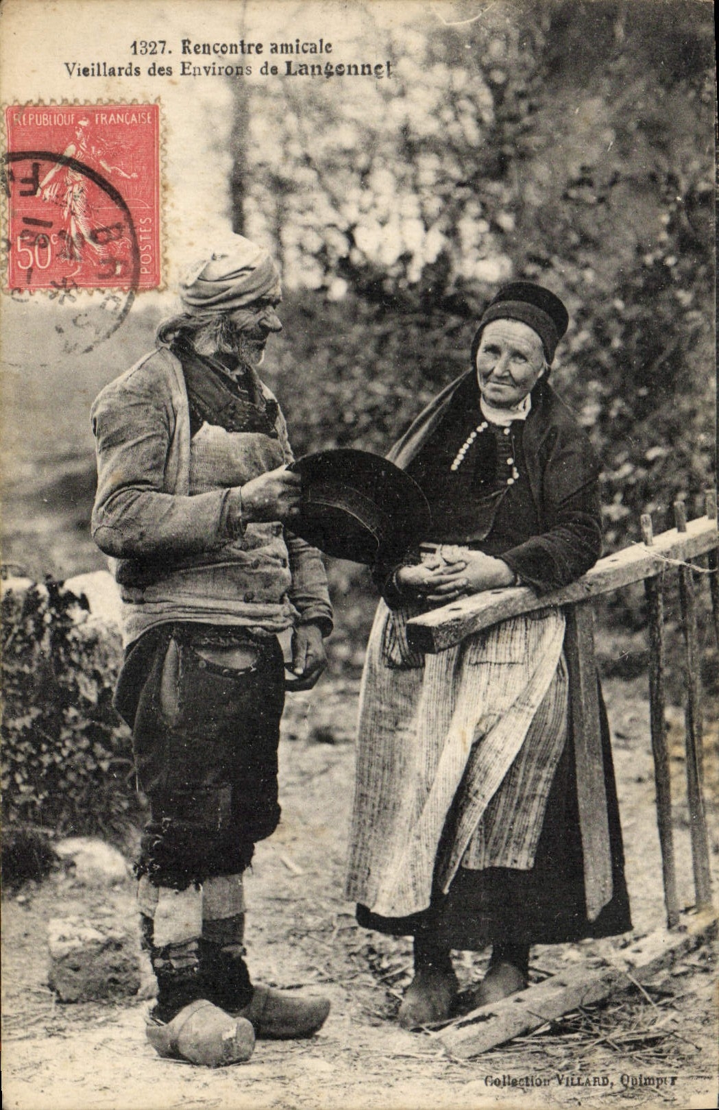 CPA Folklore Rencontre amicale Vieillards des environs de Langonnet 