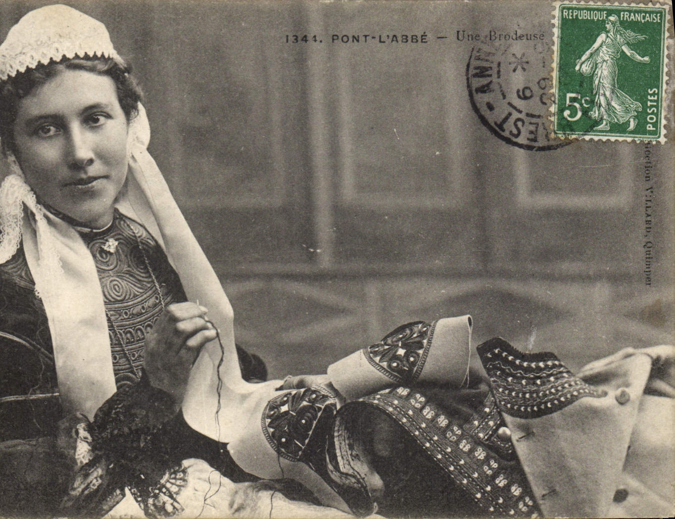 Pont-l'Abbé — Une Brodeuse — Collection Vilarb, Quimper
