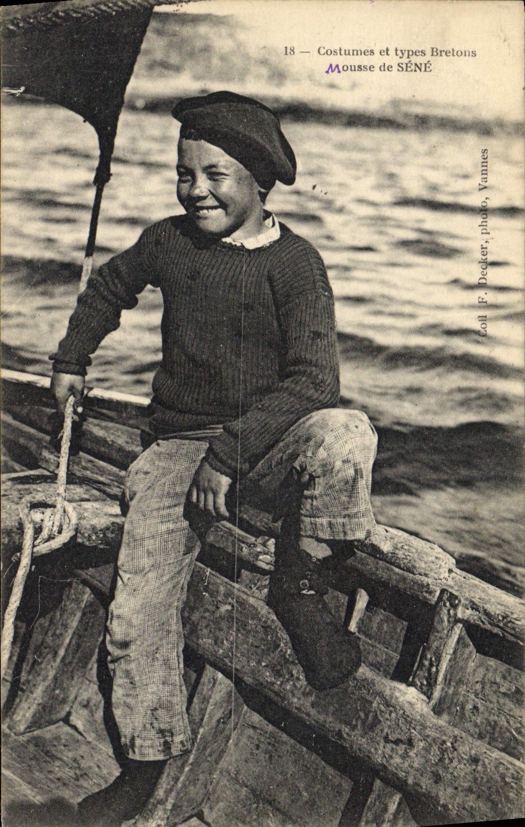 CPA Folklore Bretagne Mousse de Sene Enfant 