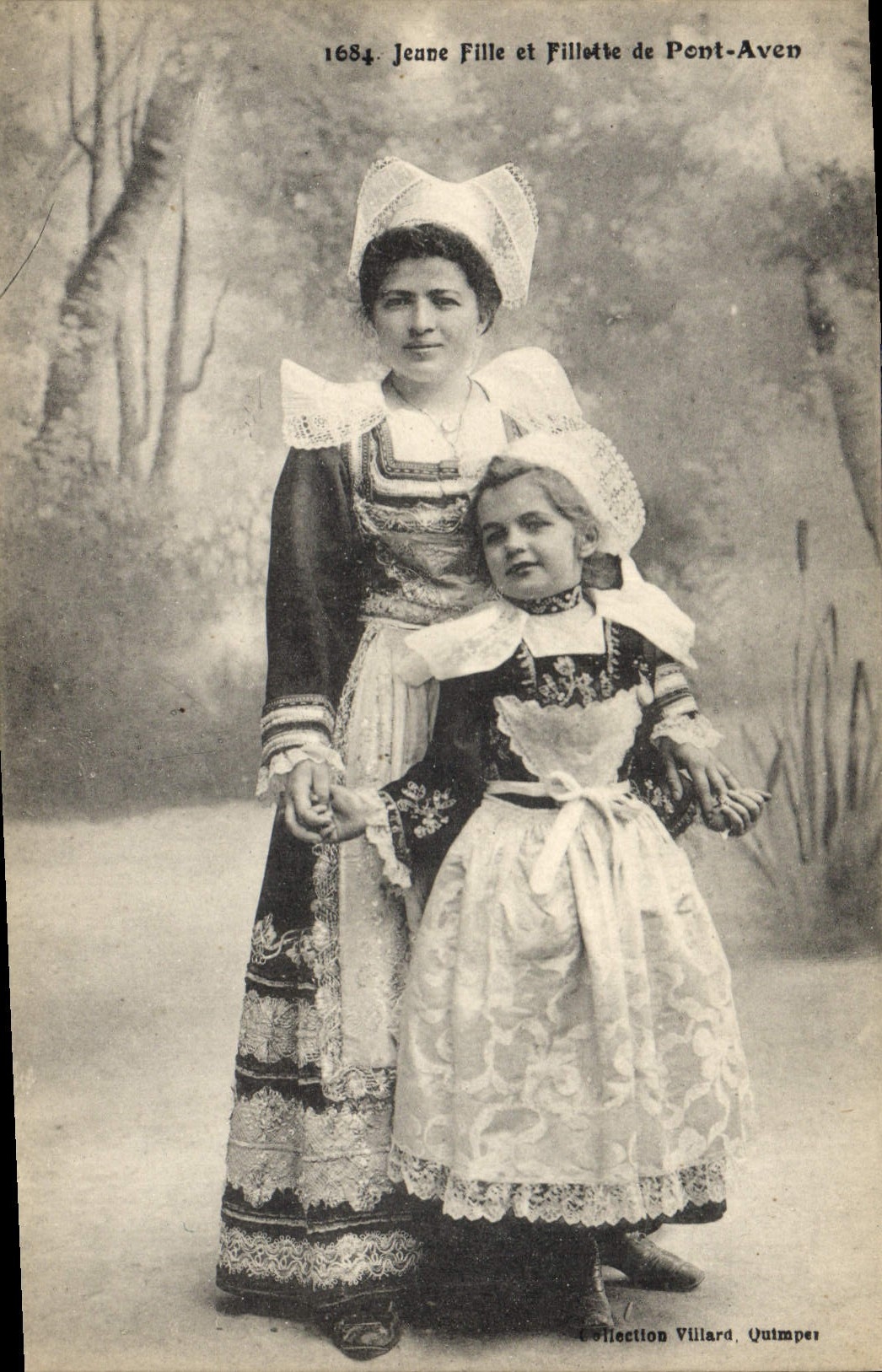 CPA Folklore Jeune fille et fillette de Pont Aven 