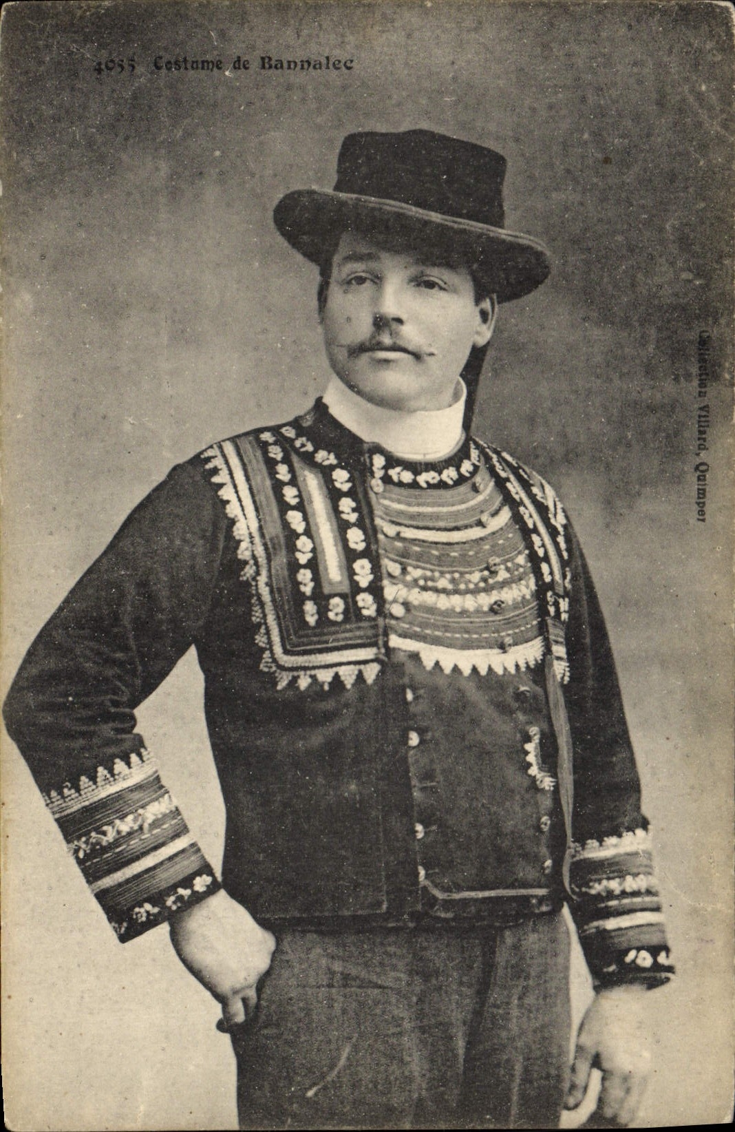 CPA Folklore Costume de Bannalec 