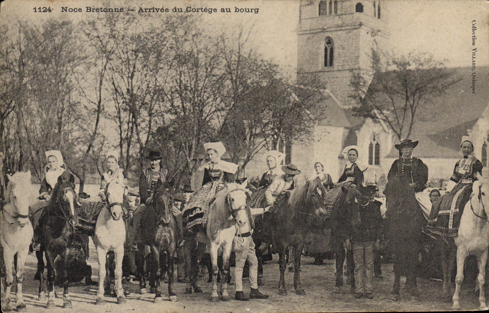CPA Folklore Noce bretonne Arrivee du cortege au bourg Chevaux Cheval Mariage