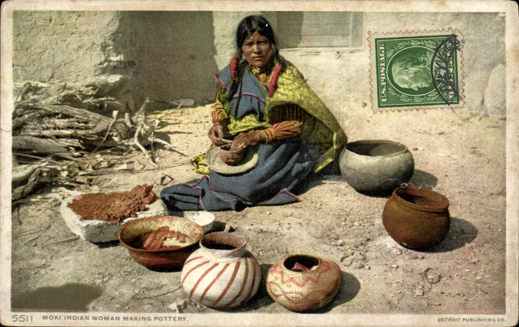 CPA Far West Cow Boy Moki Indian woman making pottery Indiens