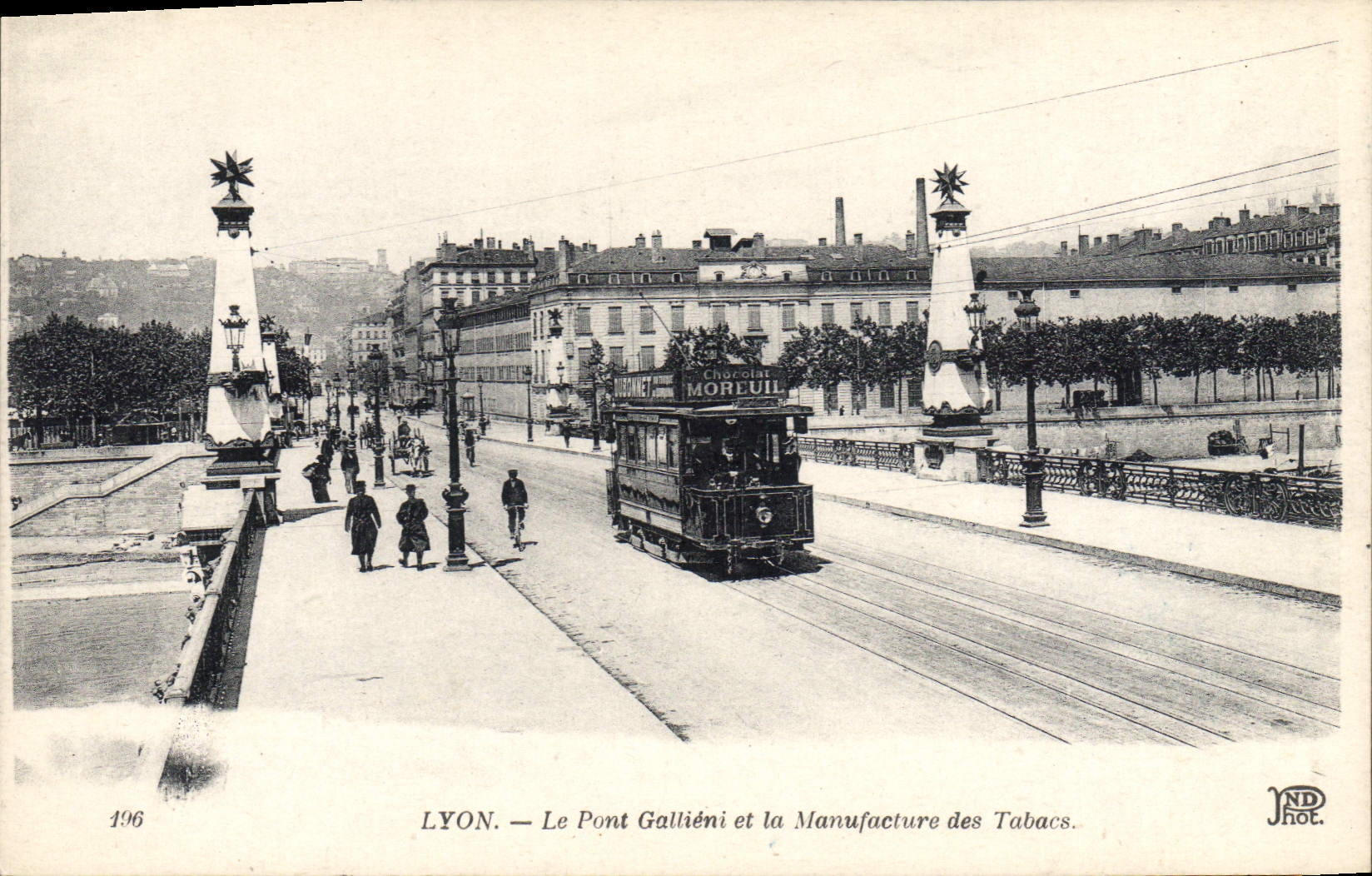 CPA Tabac Lyon Le pont Gallieni et la Manufacture des Tabacs Chocolat Moreuil Tramway