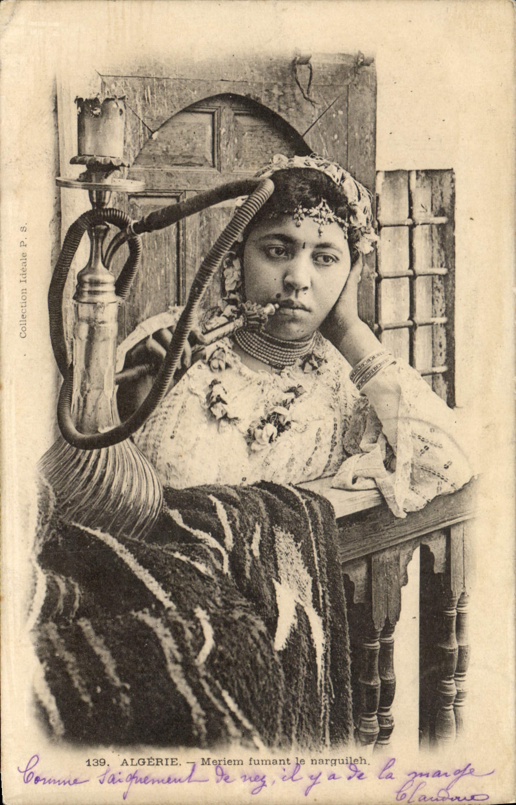 Algerien — Meriem raucht den Wasserpfeife — Collection Idéale P. S. n°139