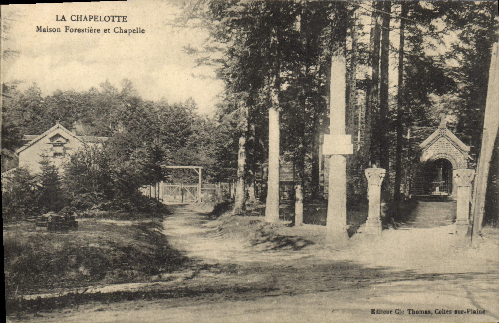 CPA Foret La Chapelote Maison forestiere et chapelle