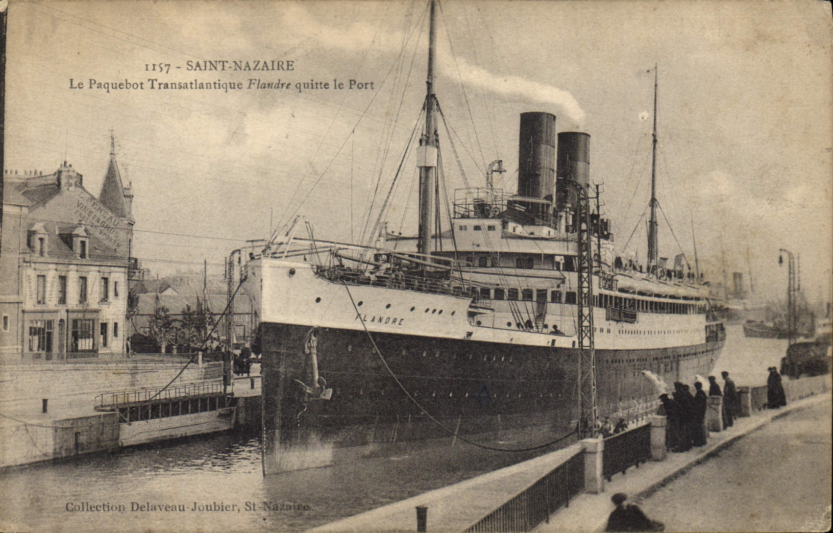 Saint-Nazaire — Le Paquebot Transatlantique Flandre quitte le Port — Collection Delaveau-Joubier