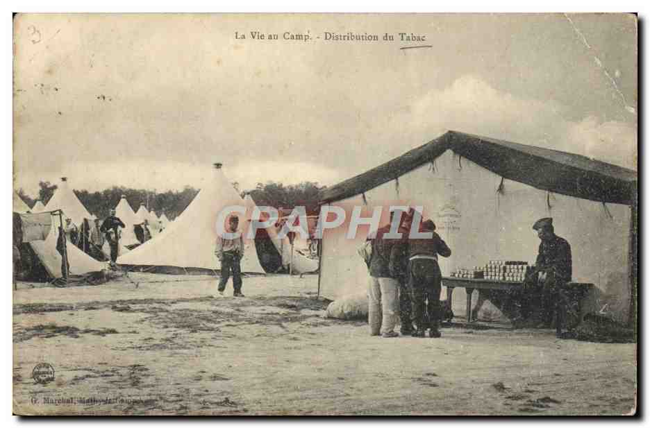CPA Folklore La vie au camp Distribution de tabac Folklore