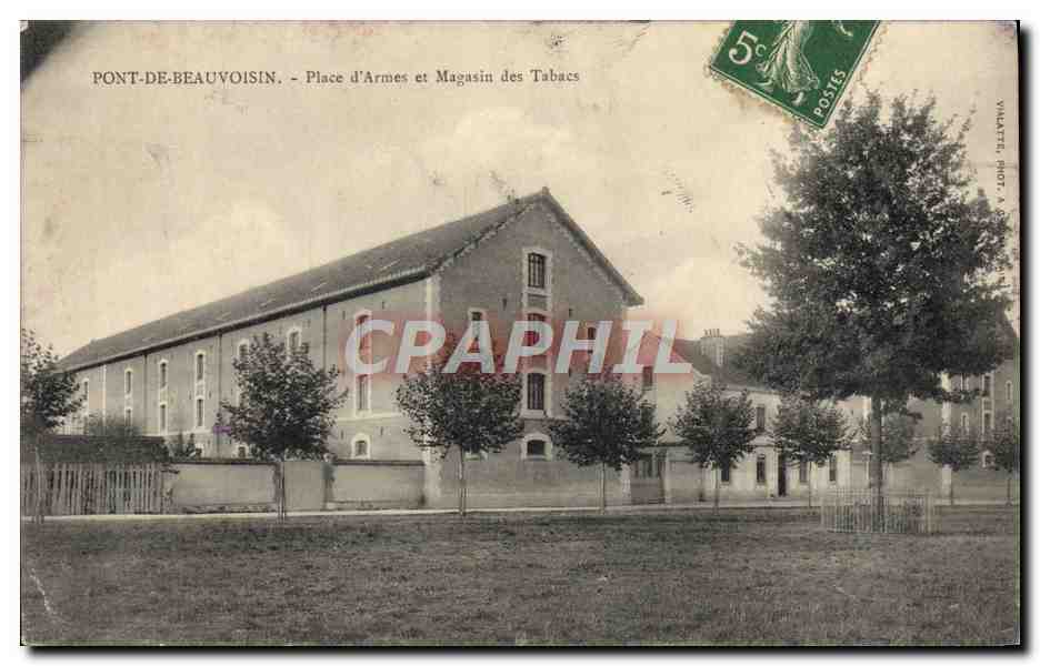 CPA Pont de Beauvoisin Place d'armes et magasin des tabacs 