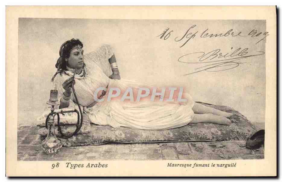 CPA Folklore Types arabes Mauresque fumant le narguileTabac 