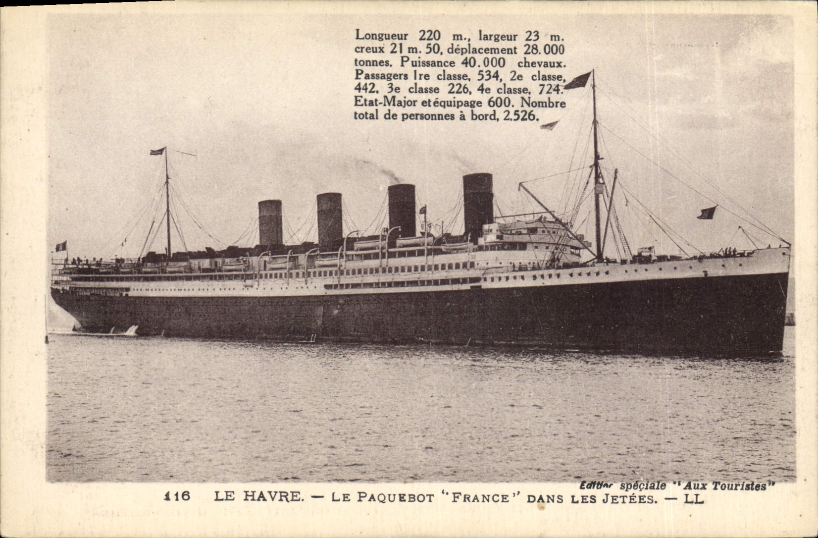 CPA Bateau Paquebot France dans les jetees Le Havre 