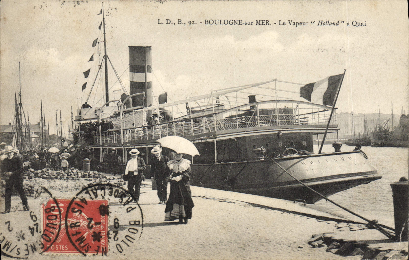 CPA Bateau Boulogne sur Mer Le vapeur Holland a quai