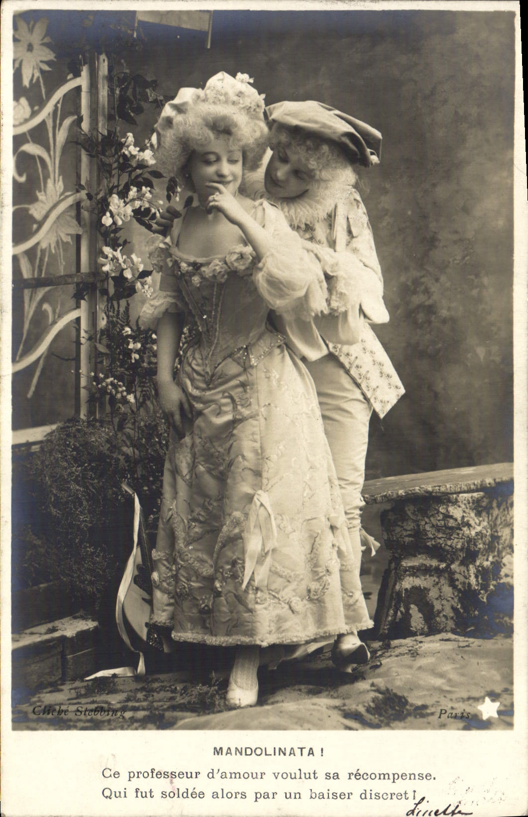 CPA Fantaisie Femme Mandolinata